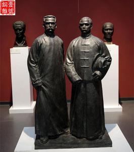孫中山銅像朝南