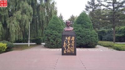 牛頓銅像三一學(xué)院