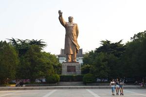 西寧**的毛主席銅像