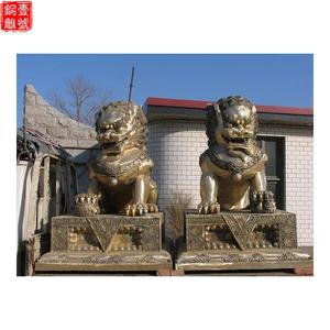 窗臺上的銅獅子