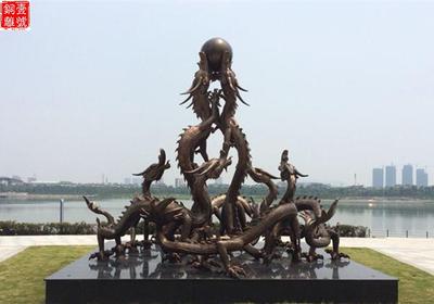 鍛銅雕塑龍的圖片