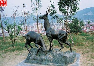 銅鹿動物雕塑作品圖片