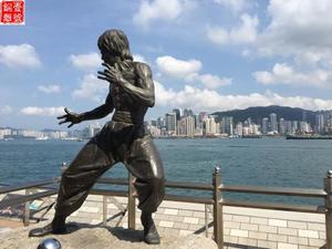 現(xiàn)代人物雕塑