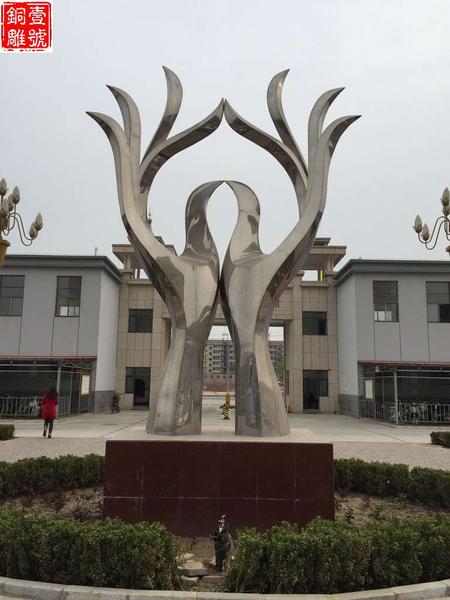 不銹鋼創(chuàng)意景觀雕塑