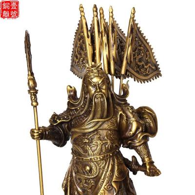 關(guān)公青銅像身后插五旗