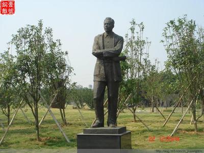 廣場偉人銅雕