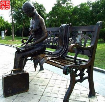 現(xiàn)代人物的雕塑