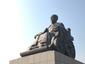 襄陽建筑物諸葛亮銅像