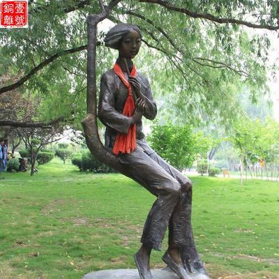 教堂人物銅雕塑