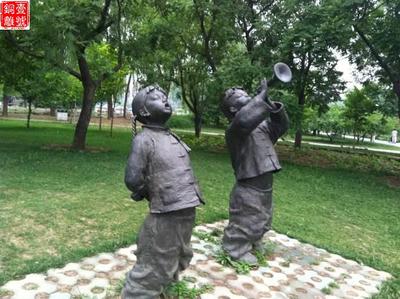 簡(jiǎn)單的卡通人物雕塑