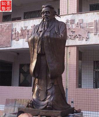 孔子塑雕像