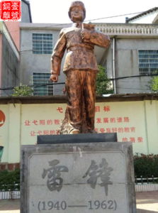 雷鋒塔銅雕
