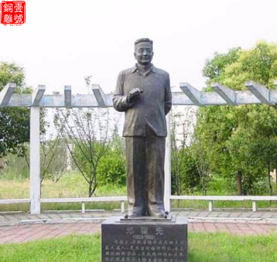 銅雕現(xiàn)代人物
