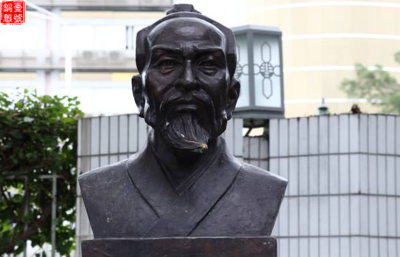 張衡銅像