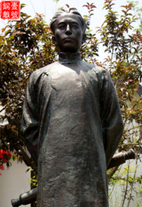 學(xué)校名人銅像