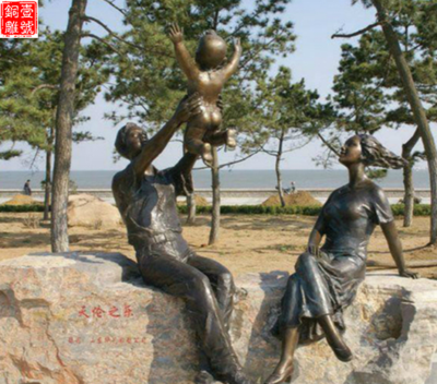水泥現(xiàn)代人物雕塑