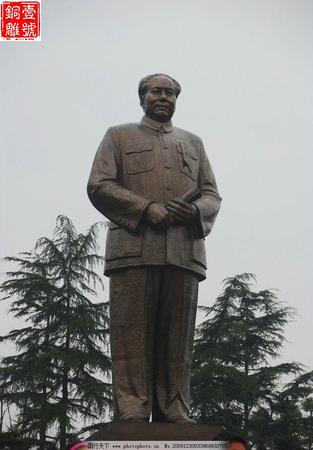 韶山的毛泽东铜像