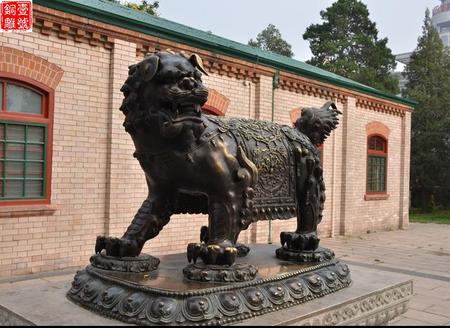 北京动物园里的铜狮子